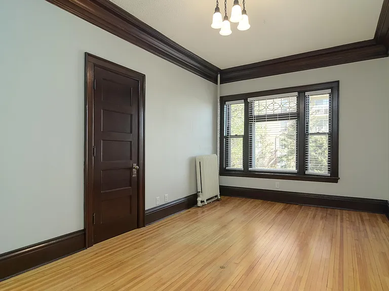 Lowry Hill Apartments — Photo 5