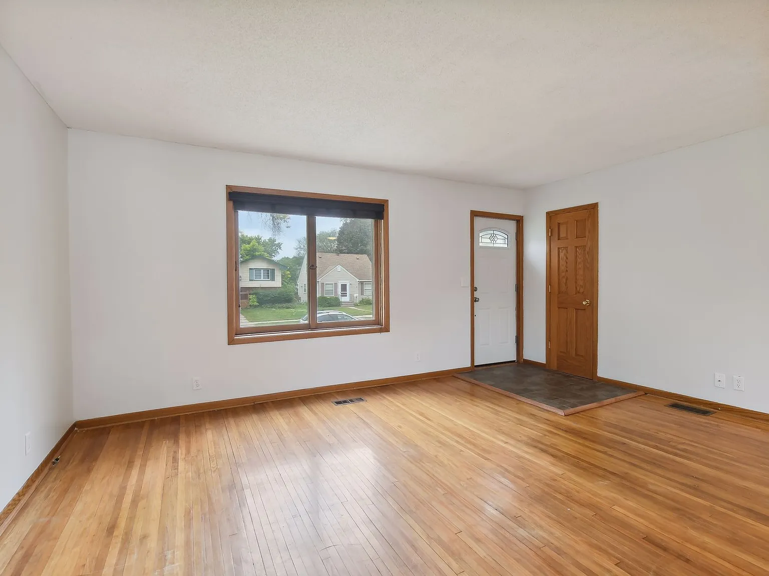 4 bed, 1815 sqft, $3,000 — Photo 3