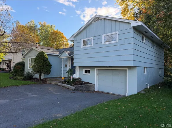 23 Tamarack Dr, New Hartford, NY 13413
