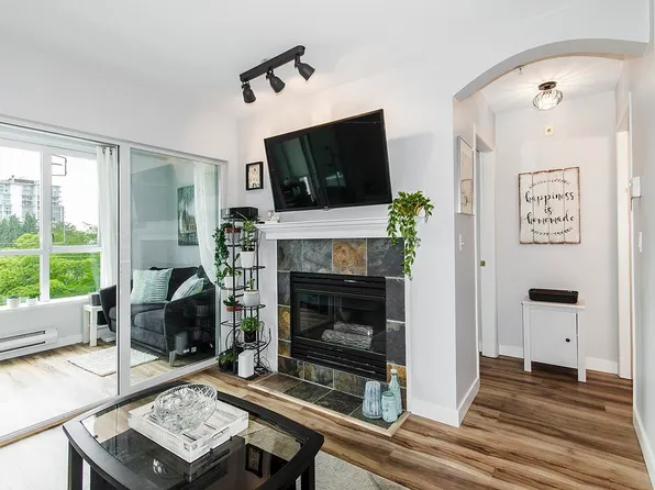155 E 3rd St #305, North Vancouver, BC V7L 1E5