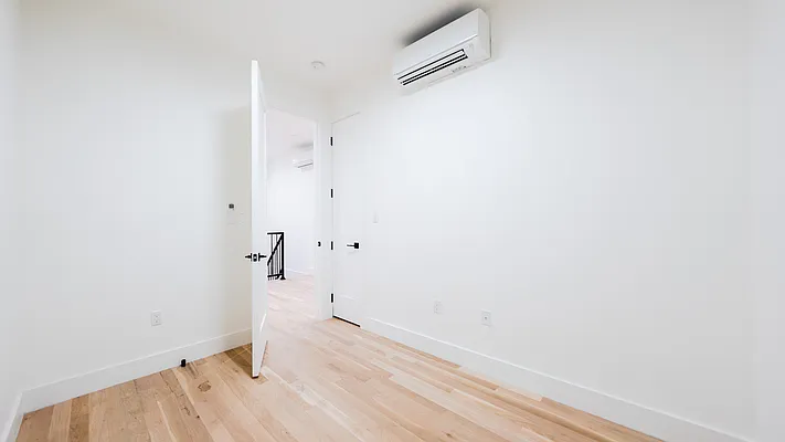 Rented by Nooklyn NYC LLC | media 7