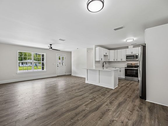 5th image of 552 Sunset Rd