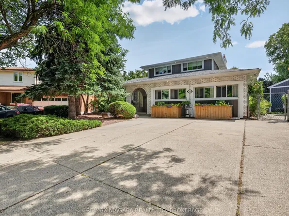 14 Fairlawn Ct, Saint Catharines, ON L2M 7K4