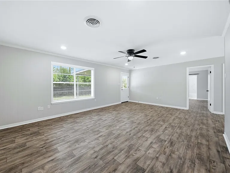 2304 Devonshire St — Photo 5