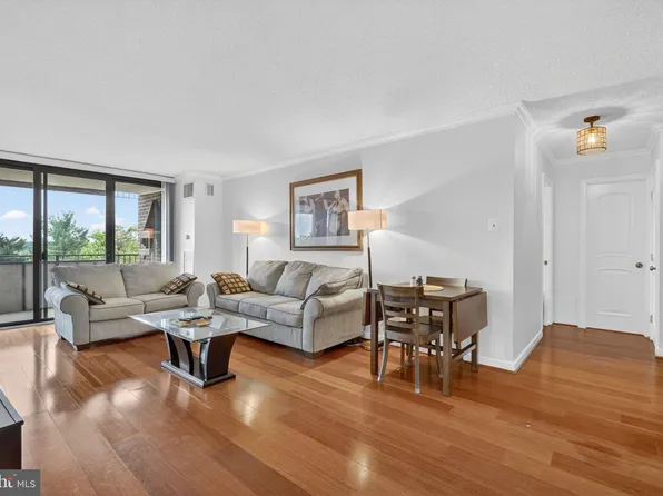250 S Reynolds St APT 302, Alexandria, VA 22304