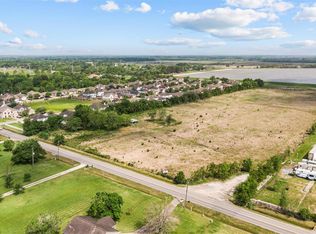 1827 E Wallisville Rd, Highlands, TX 77562
