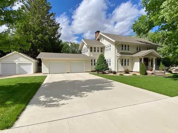 27 8th St SE, Le Mars, IA 51031