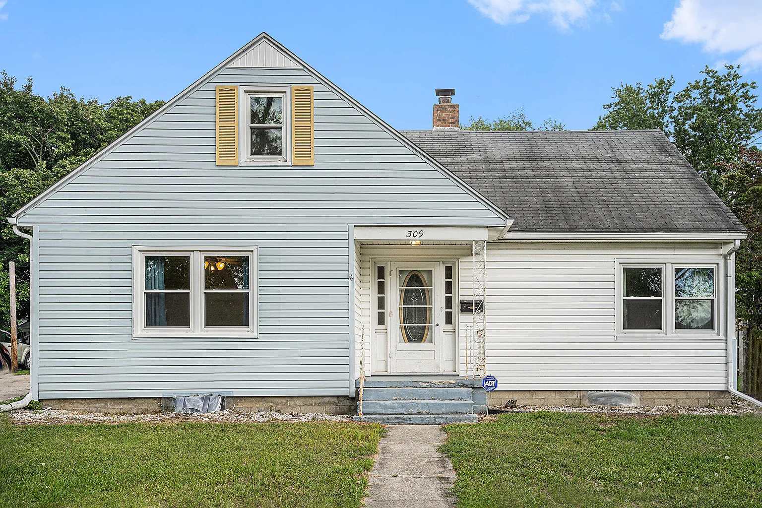 309 Maple St photo 1