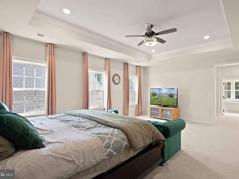 23297 Hastings Ridge Ct — Photo 48