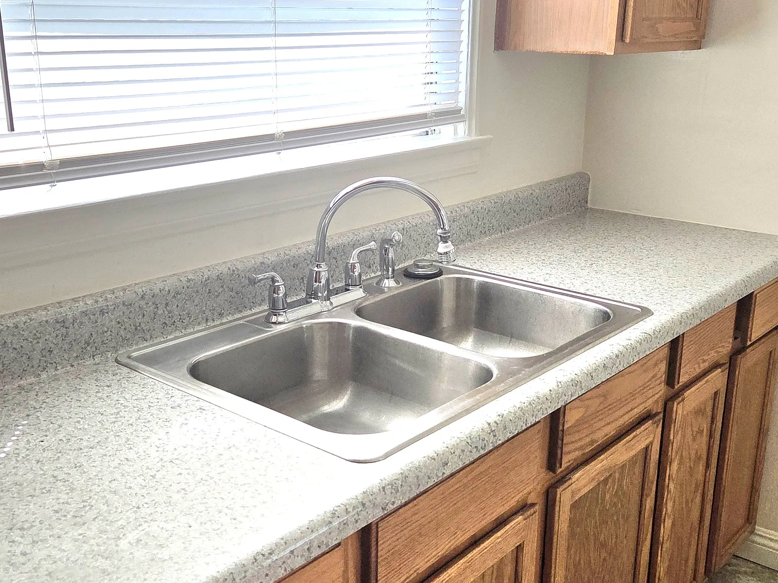 2 bed, 750 sqft, $2,700 — Photo 4