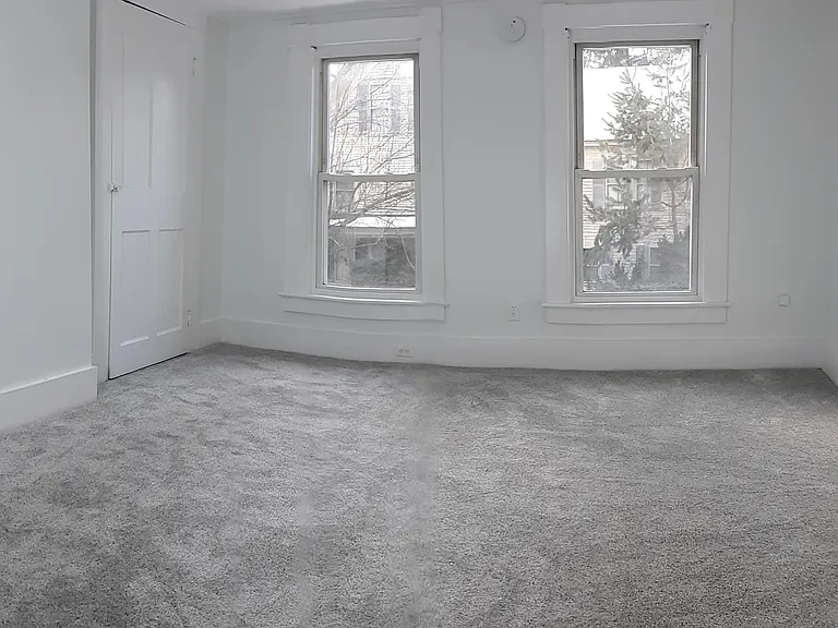 68 Pleasant St #3 — Photo 8