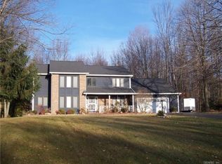 40 Valley Park Dr, Spencerport, NY 14559