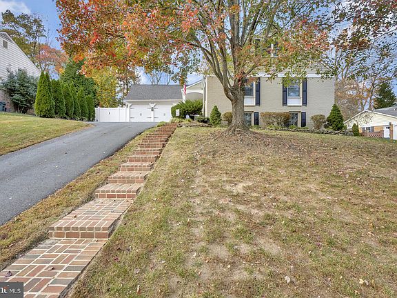 5th image of 3712 Camelot Dr