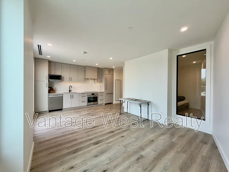 1 bed, 1.0 bath, 800 sqft, $2,400 — Photo 3