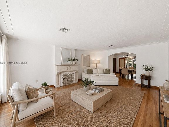 4th image of 739 Lakeview Dr