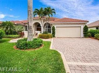 1015 Tivoli Dr, Naples, FL 34104