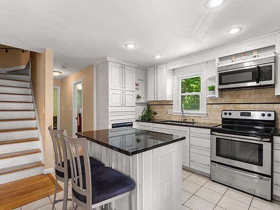 3rd image of 27 Boyd Road