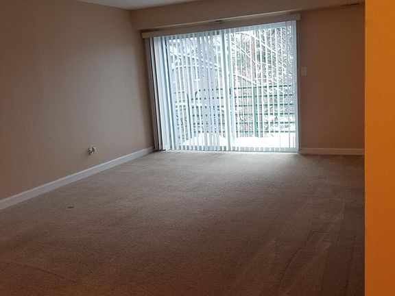 3rd image of 1037 Buccaneer Dr APT 6