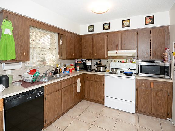 5th image of 4530 Ne 16th Ave