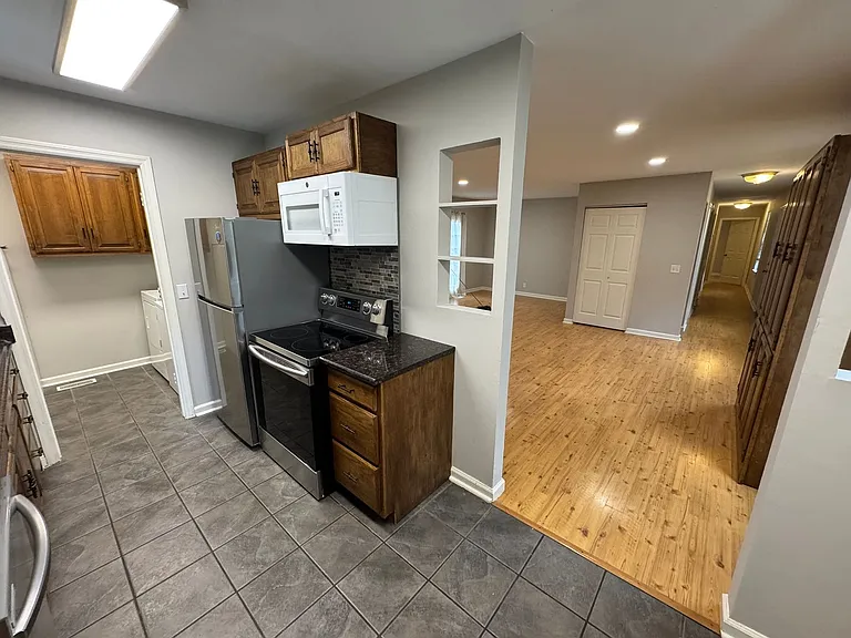 748 Meadowlark Dr — Photo 6