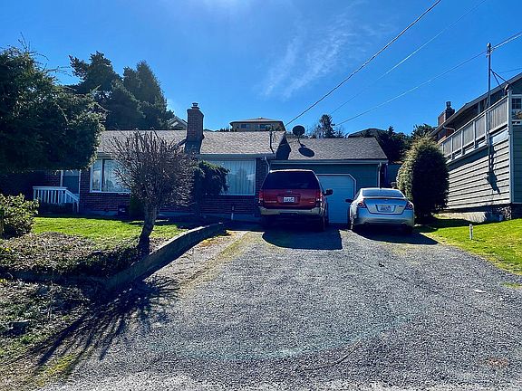 4th image of 1722 Holbrook Ave