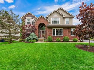 585 Waterford Rd, Elgin, IL 60124