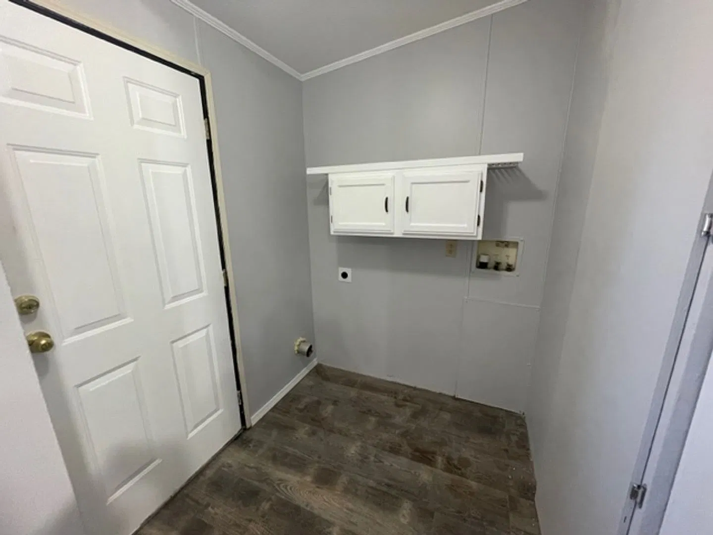 Updated 3 Bedroom, 2 Bathroom House — Photo 4
