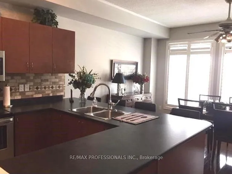 2351 Lakeshore Rd W #3 — Photo 9
