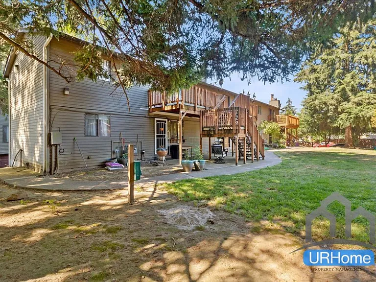 400 SE 169th Ave — Photo 32
