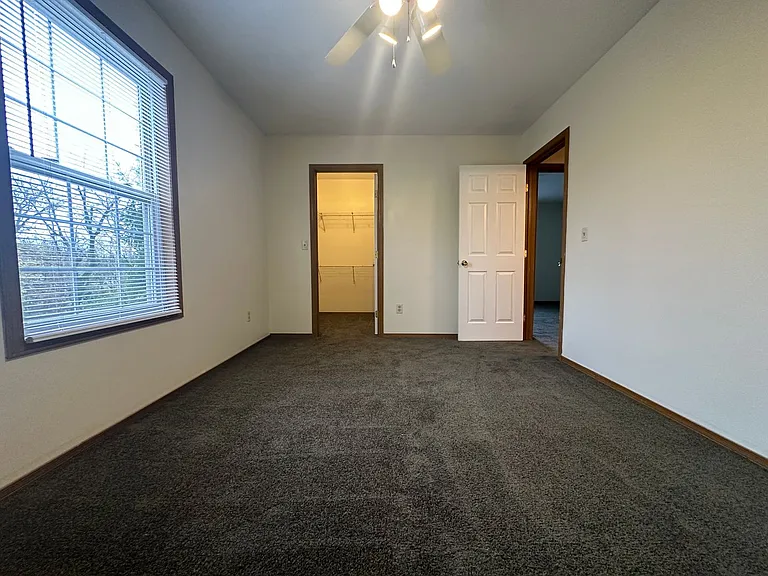108 Oak Creek Plaza — Photo 33