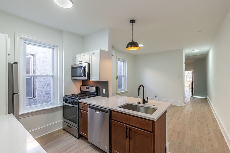 1st image of 5225 Cedar Ave #1