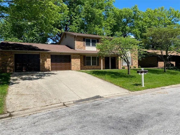 107 Northland Dr, Belleville, IL 62221