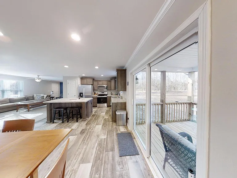 690 Hemlock Loop — Photo 3