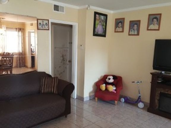 4th image of 1301 E 107th St