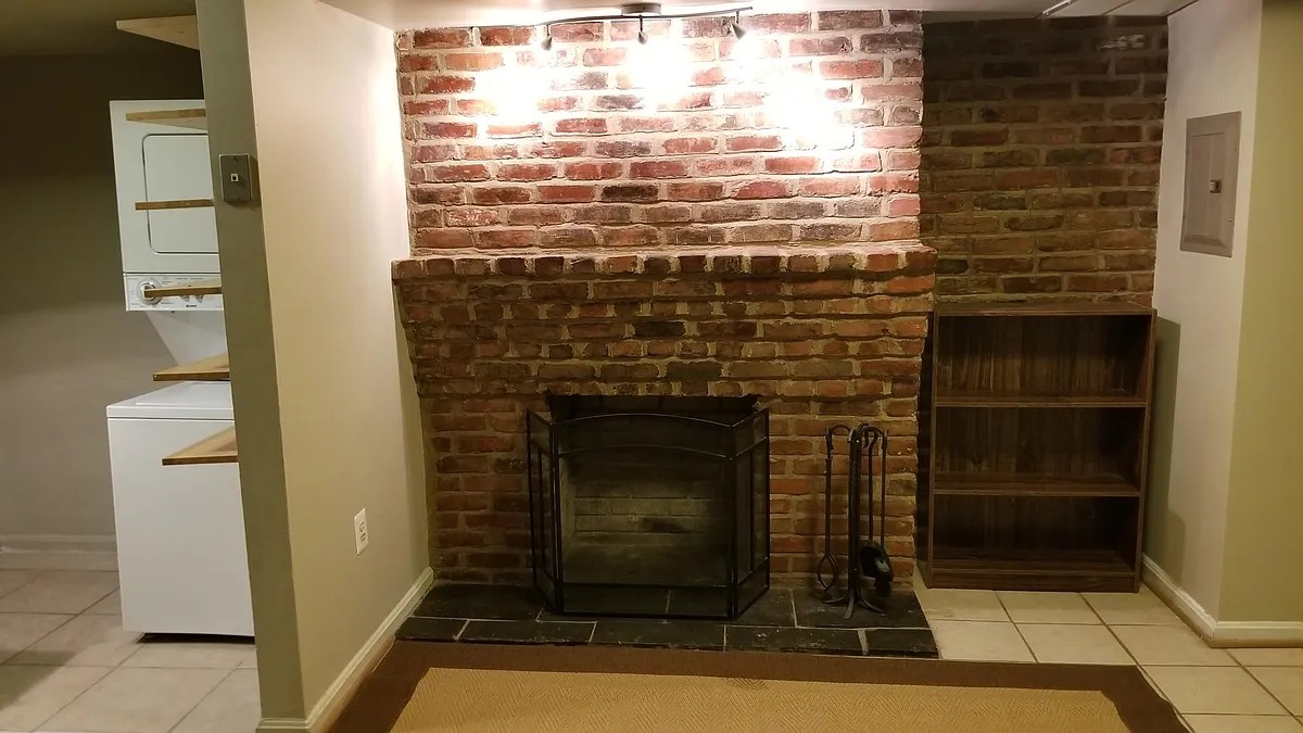 Fire place - 725 12th St NE #B