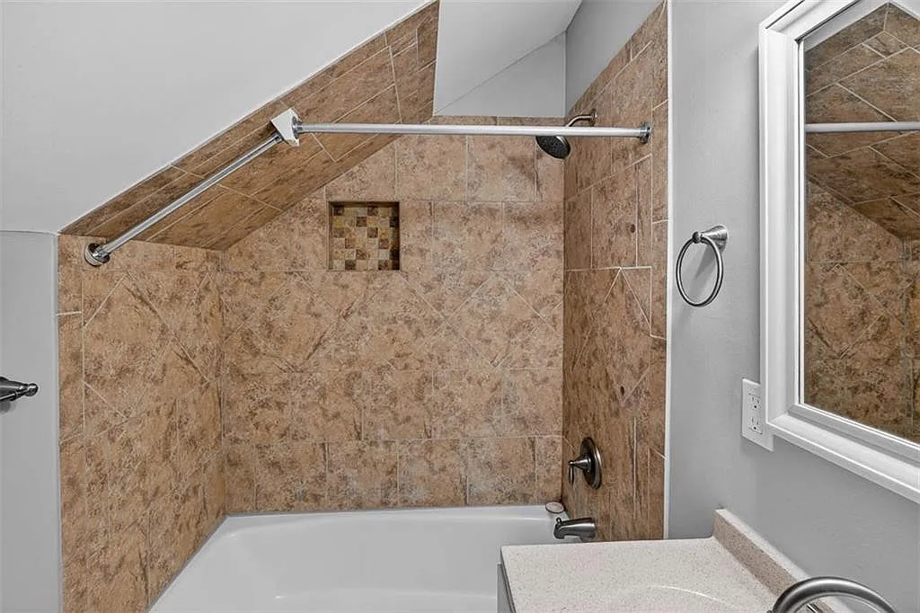 2 bed, 1.0 bath, 850 sqft, $1,395 — Photo 4