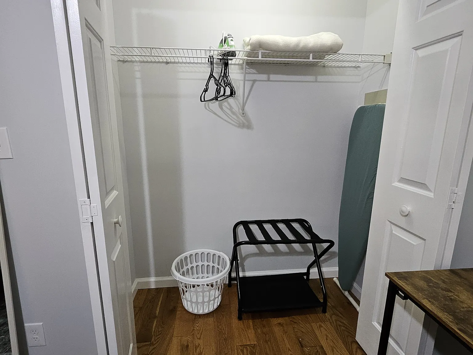 4 bed, 2300 sqft, $1,100 — Photo 1