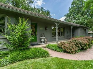 3220 W 82nd Ter, Leawood, KS 66206