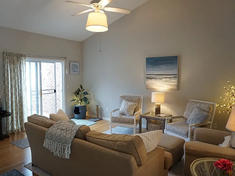 227 Hibiscus Way — Photo 2