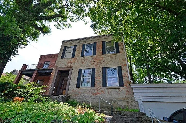 6 bed, 3800 sqft, $3,750 — Photo 1