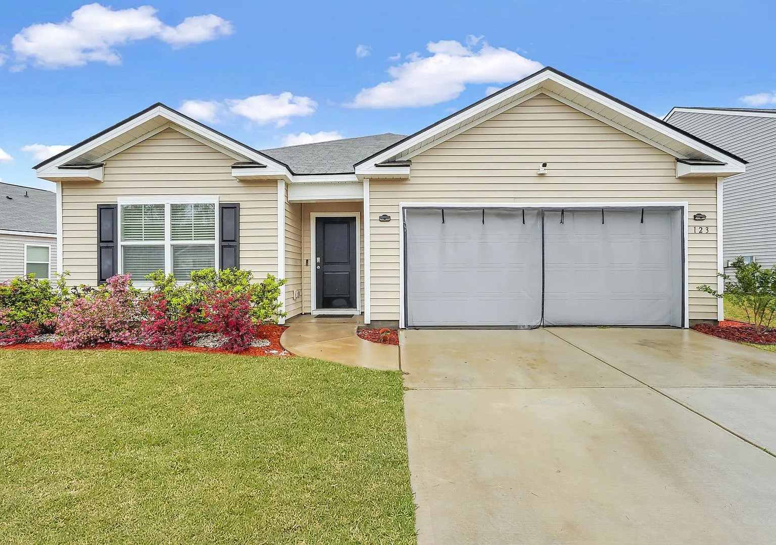 4 Bed, 2 Bath Gem in Park West! — Photo 1