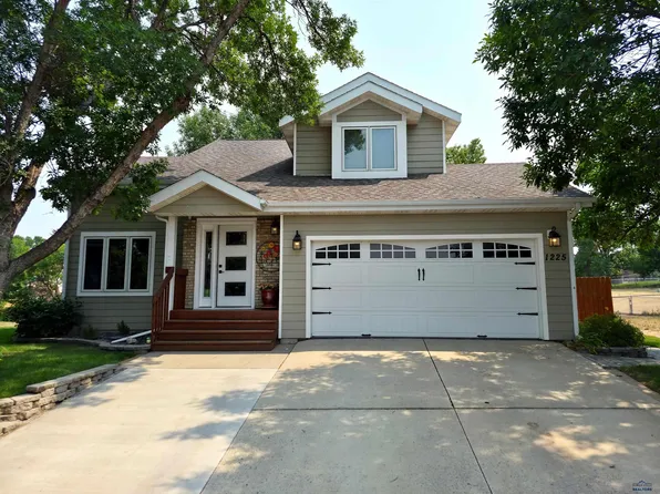 1225 Clover Ridge Ct, Rapid City, SD 57701