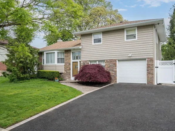 18 Jane Drive, Old Bethpage, NY 11804