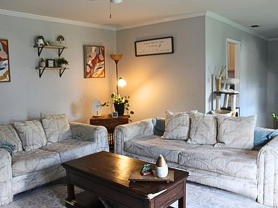1st image of 1104 Meadowbrook Dr