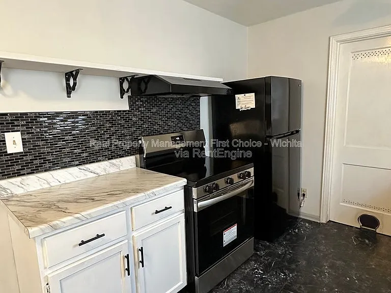 2448 E Aloma St — Photo 4