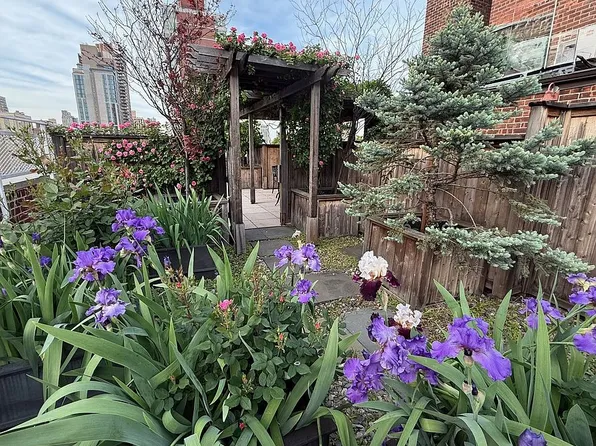 401 E 74th St APT 8A, New York, NY 10021