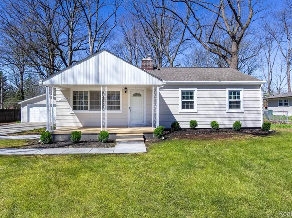 36777 Mulberry St, Clinton Township, MI 48035