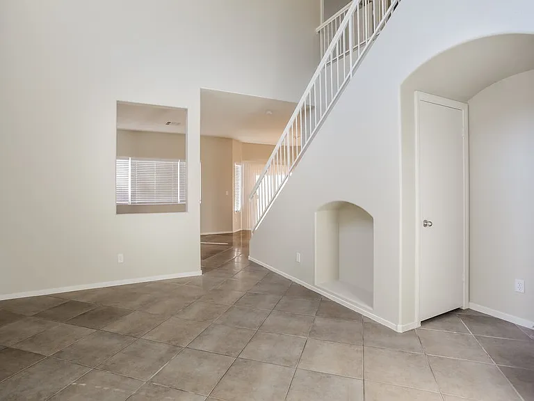 10413 Sloping Hill Ave — Photo 4
