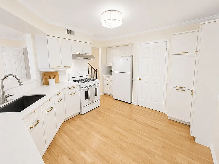 28 Aberdeen Dr — Photo 5