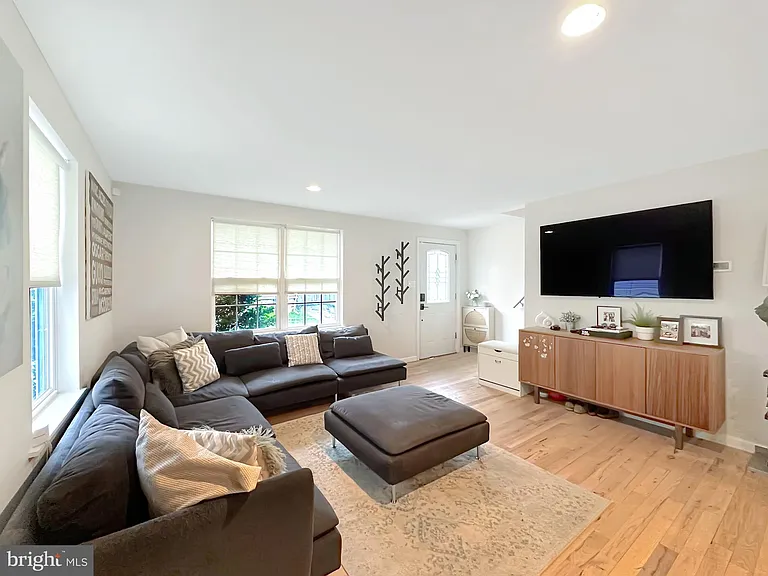 717 Brook St — Photo 7